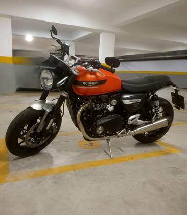 TRIUMPH SPEED TWIN 